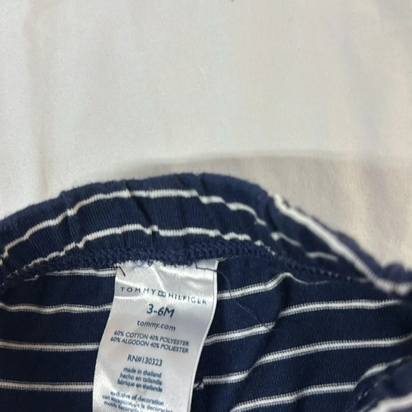 Tommy Hilfiger - 3 piece baby outfit. Size 3-6 months - Picture 9 of 10